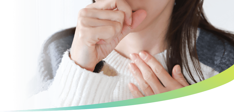 のどの不調を悩む女性